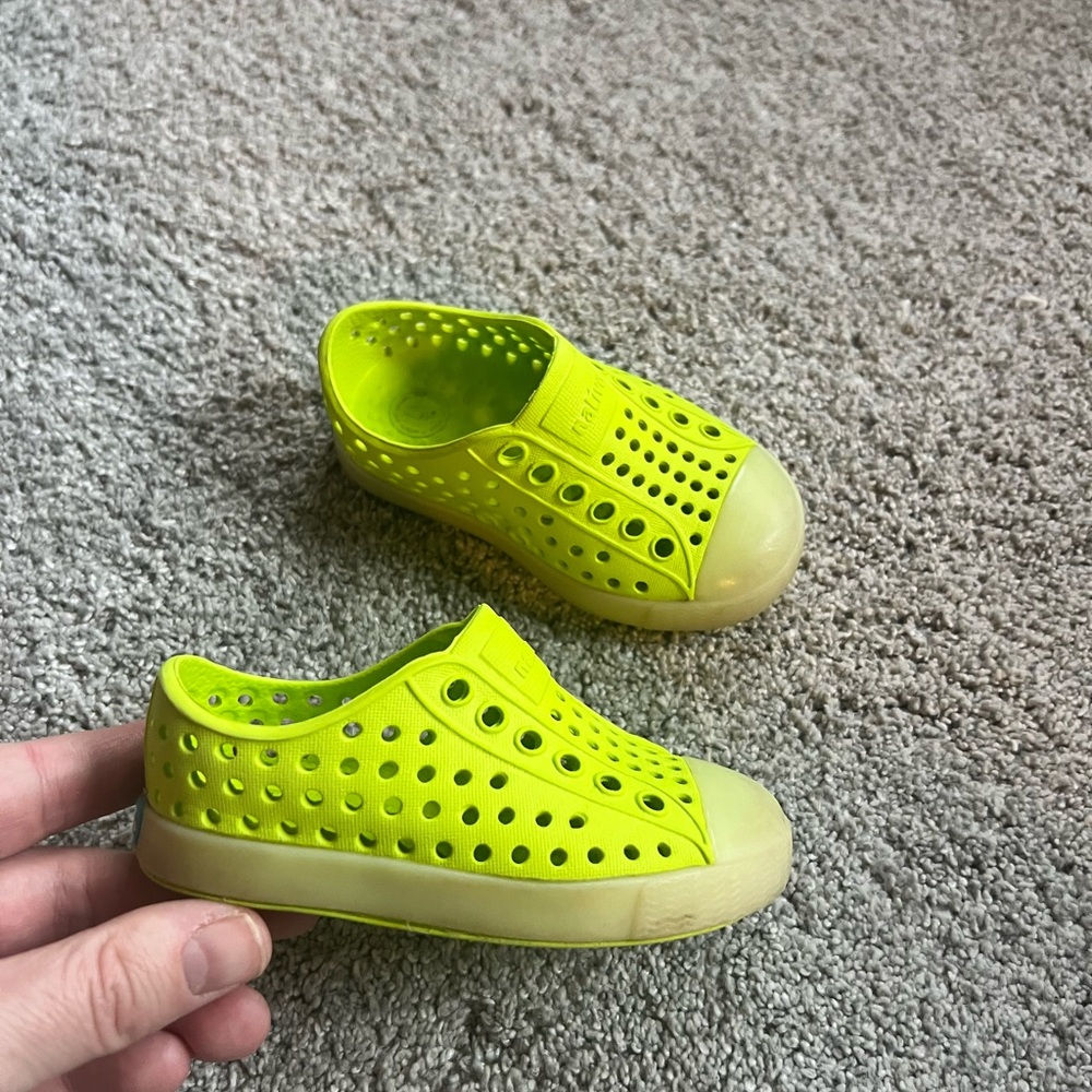 Native Jefferson Slip On Shoes Size C4 Little Kids Toddler Lime Green Sneaker